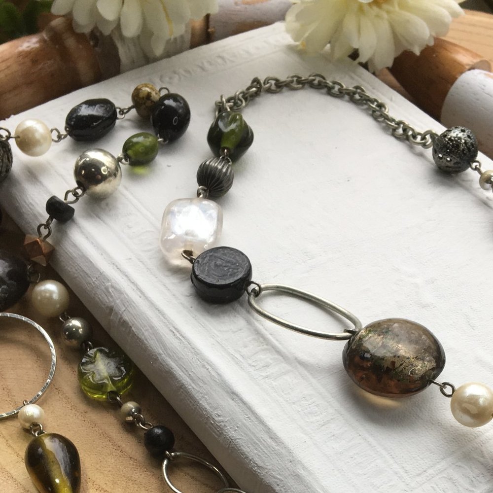 Long Necklace Green Pearl Silver Wood Beads